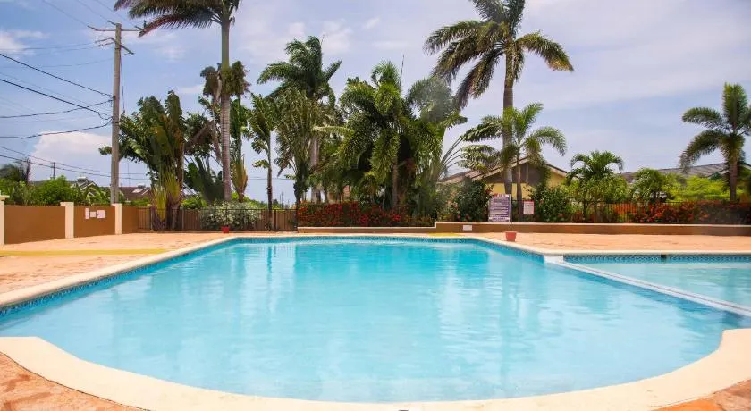 Czar's Romantic Retreat-2 Bedroom Home and Pool - Image 1