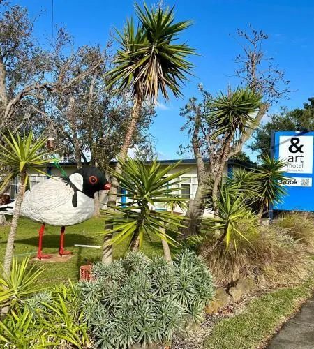 & Art Motel - Image 1