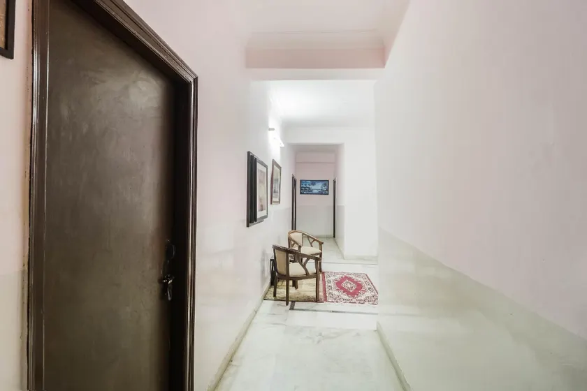 OYO 48902 The White Villa - Image 1