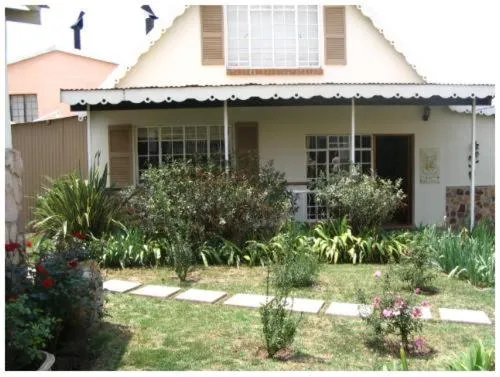 Dullstroom Artist Cottages - Image 1