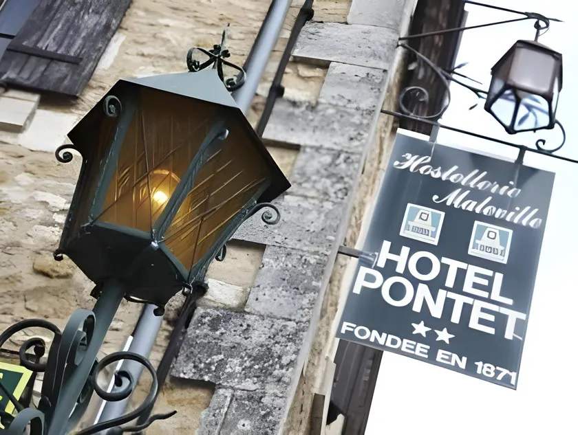 Hostellerie Maleville, logis hôtel Pontet - Image 1