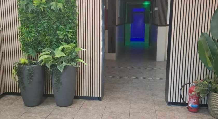 Modena Hotel - Image 1