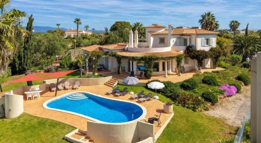 Luxuriöse Villa mit schönem Meerblick, Swimmingpool und weitläufigen Gärten - Image 1