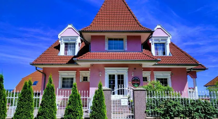 Valloris Apartments - Image 1