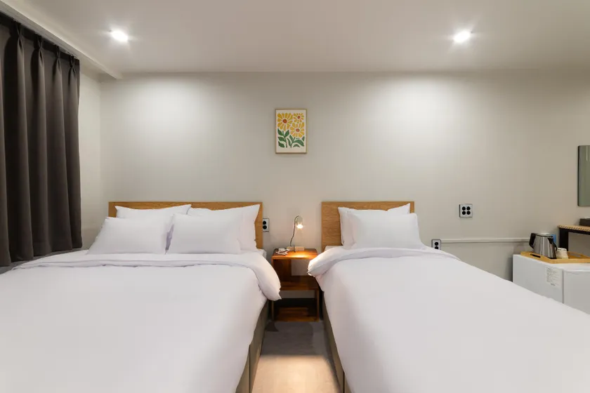 Stayz437 Jongno - Image 1