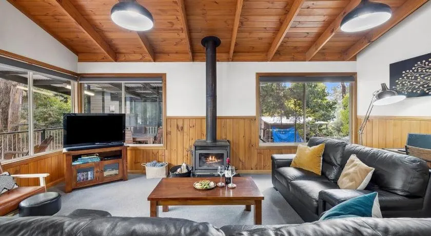 Mountain Hideaway by Halls Gap Accommodation - Image 1
