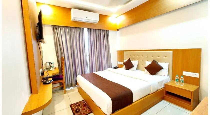 Luxuary Shree Gajanan - Rooftop Sea View - Image 1
