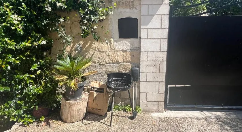 Mini studio et espace extérieur - Image 1