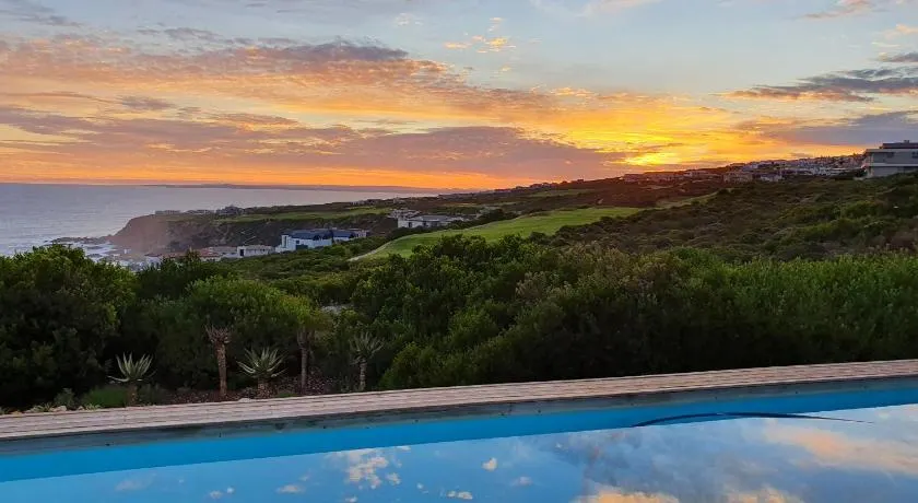 Luxury Home located on Pinnacle Point Golf Estate - Image 1