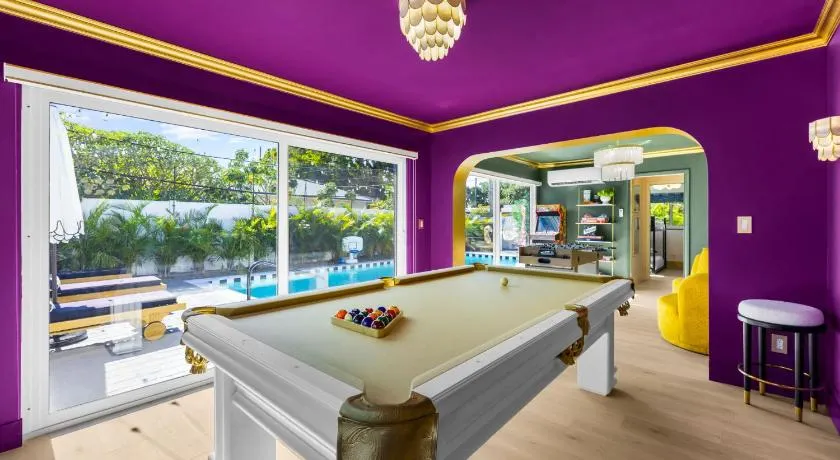 5 Min to Beach - Heated Pool Hot Tub 85 TV's BBQ Games - Image 1