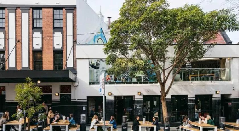 Stylish Surry Hills CBD 3BR 100m2 - City and Park Views, Pool, Sauna, Gym, 2 Secure Free Parking Spaces - Image 1