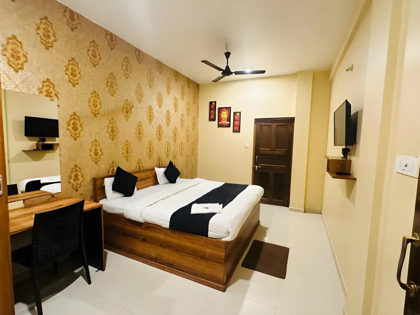 Hotel Neelkanth - Image 1
