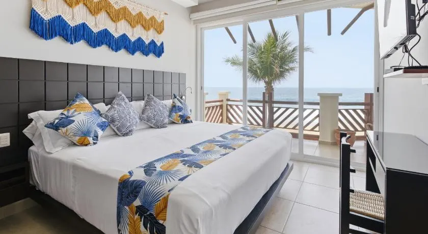 Oceanfront Apartments Vivo Resorts Puerto Escondido - Image 1