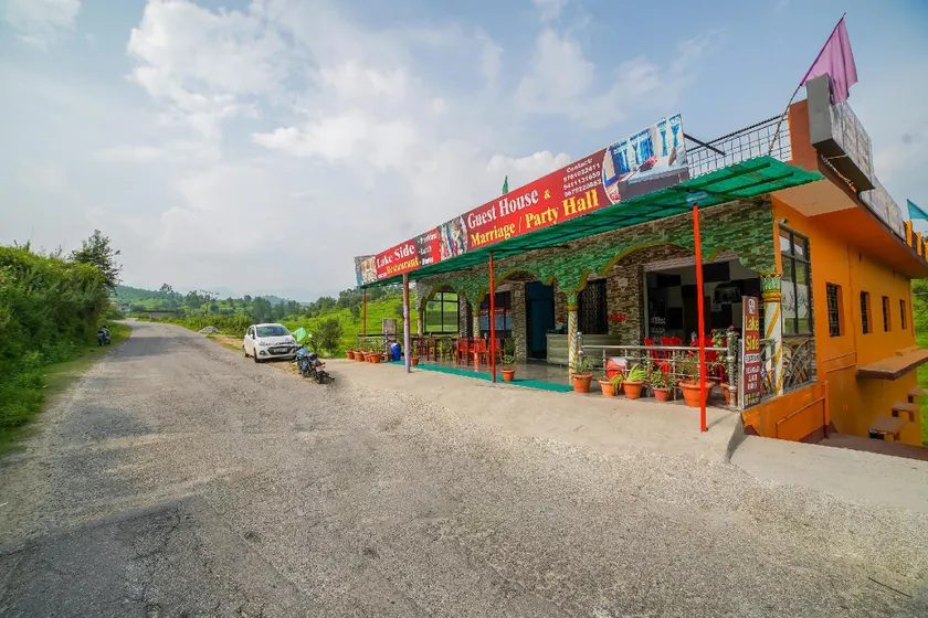 OYO 46348 Hotel Lake Side - Image 1
