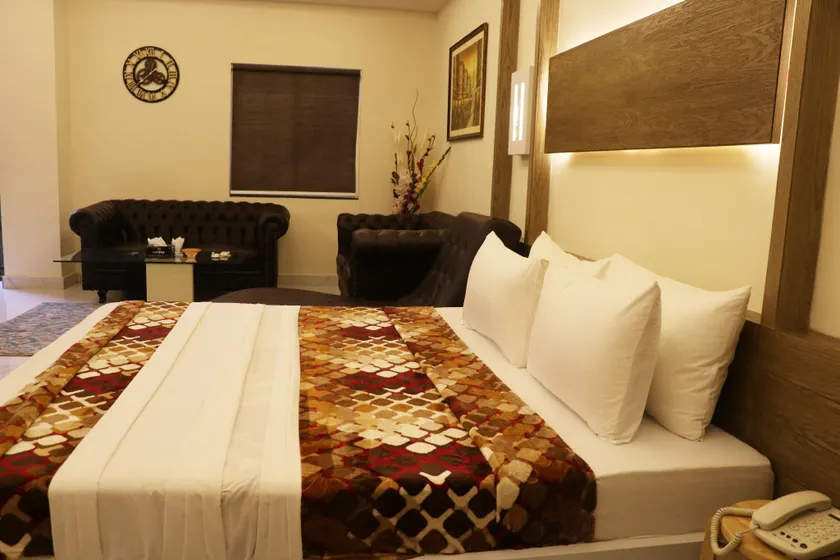 Hotel Avalon Suites - Image 1