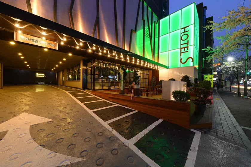 Life Style S Hotel - Image 1