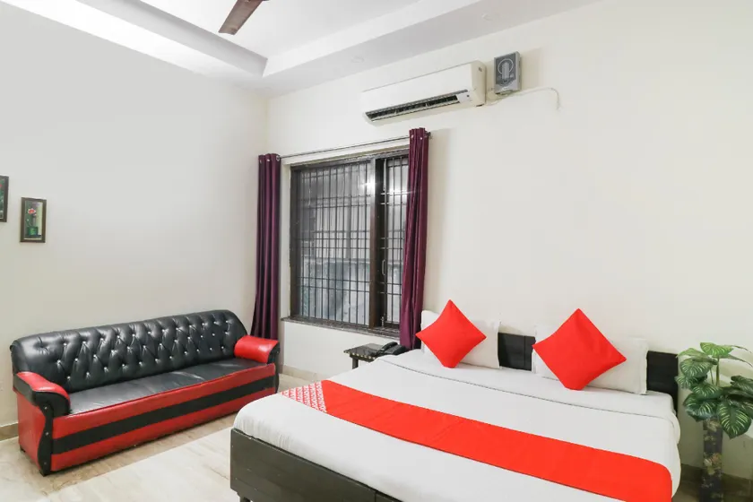 OYO 70201 Winsome Guest House - Image 1