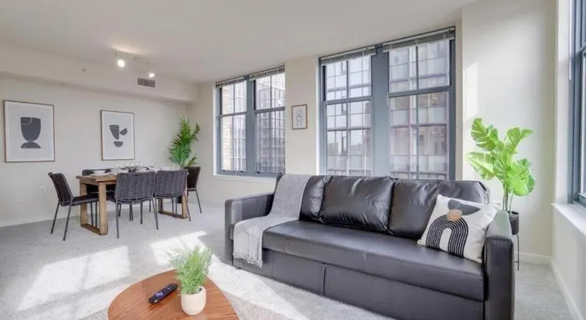 Splendid 2 BR Condo At Pentagon City - Image 1