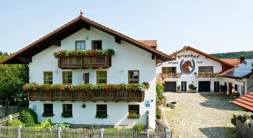 Familienfreundliches Apartment mit Grill, Garten und beheiztem Pool | Gartenblick - Image 1