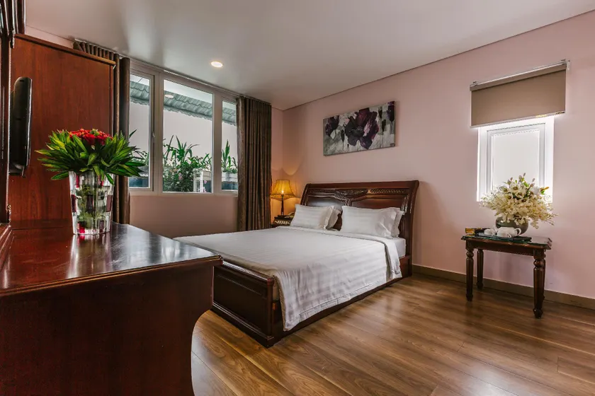 Sophia Hotel - Image 1