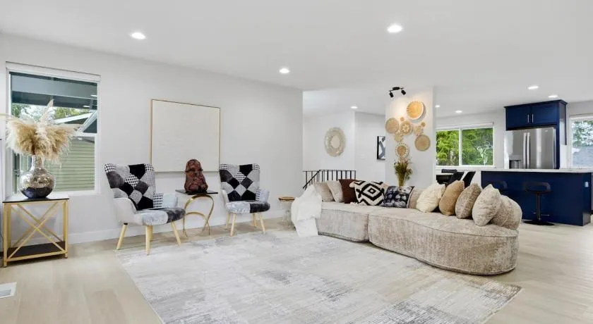Designer 3BR Home 18 Min to Airport - Image 1