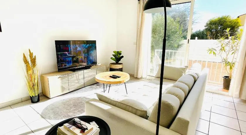 Rodger villa - Image 1