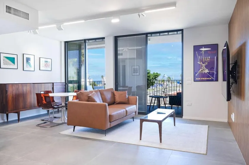 Stylish Sea View 2BR Apartment by HolyGuest - Image 1