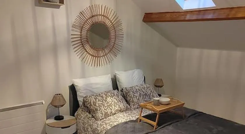 La RIVIERA maison avec rivière et jardin 35Mins de PARIS RER C à 600m pour Tour Eiffel ORLY airport 25km Restaurants et supermarchés proches - Image 1