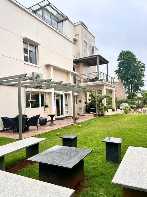 Villa With Touch Of Elegance 20min Drive Airport - Image 1
