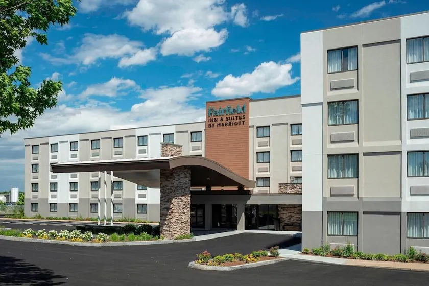 Comfort Inn Airport - Image 1
