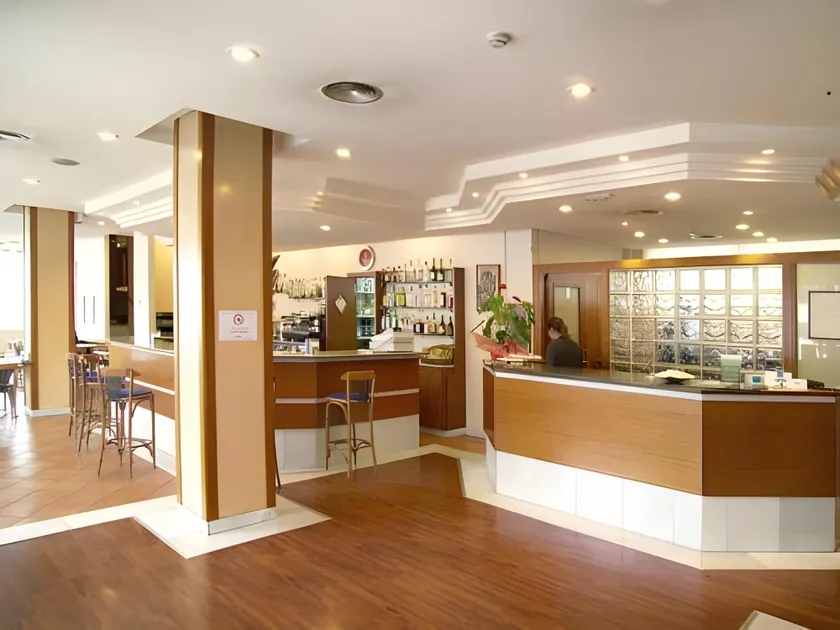 Hotel J. Balmes Vic - Image 1