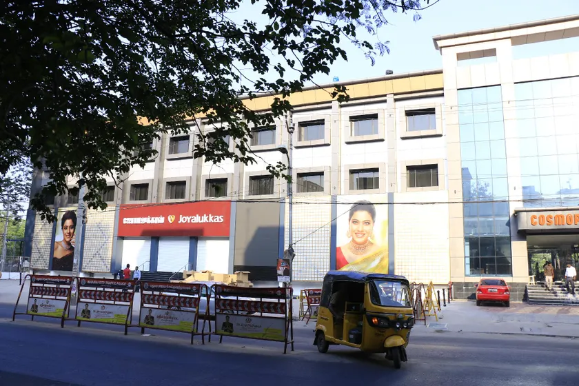 Cosmopolitan Hotel - Image 1