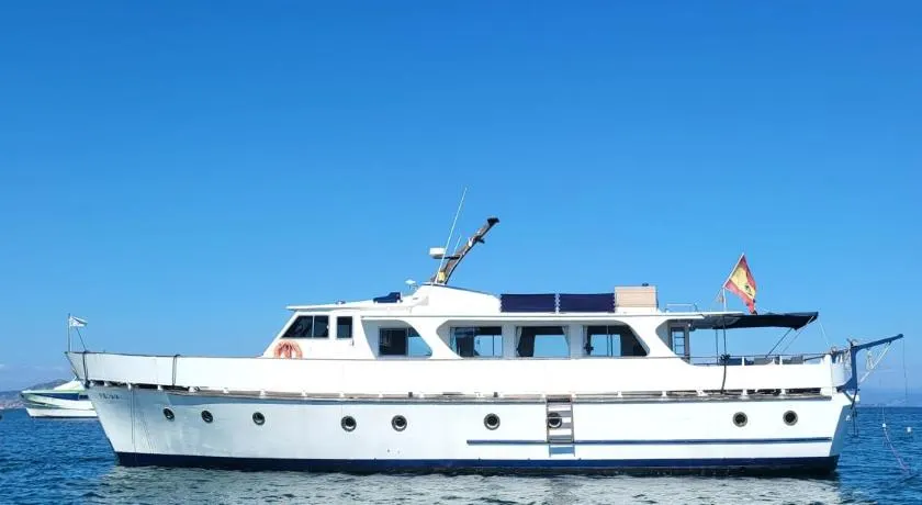 Don Maximo Yacht Hotel - Image 1