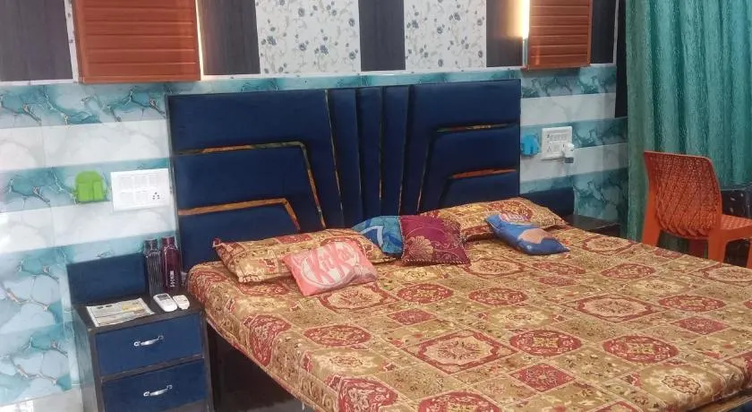 Kanha ji 5 star PG family 12 rooms near lord Krishna temple free pick up service also Activa rent - Image 1