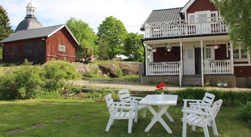 Hedesunda Bed & Breakfast - Image 1