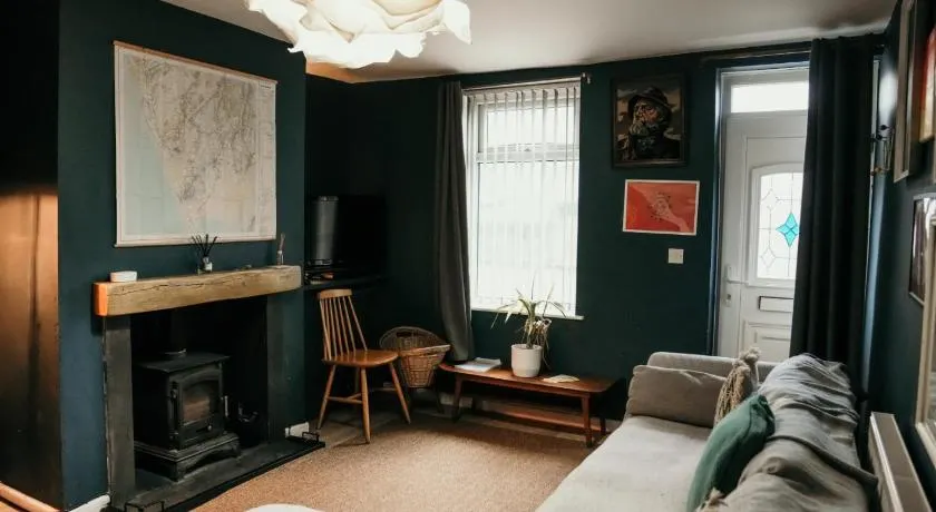 Unique, cosy, Lake District artist hideaway - 5 bd - Image 1