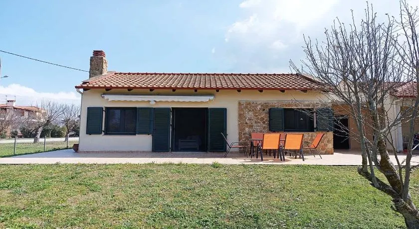 Detached House in Pefkochori with Garden - Image 1