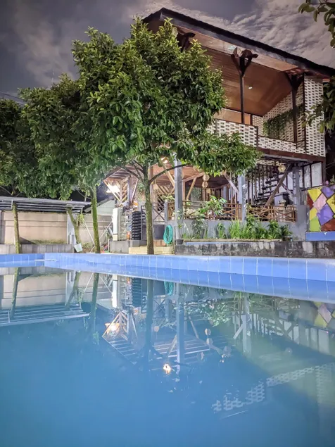 Sarasutha hotel and pool - Image 1