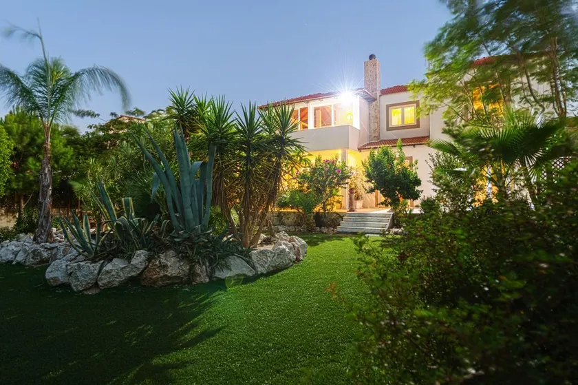Nicole's garden villa - Image 1