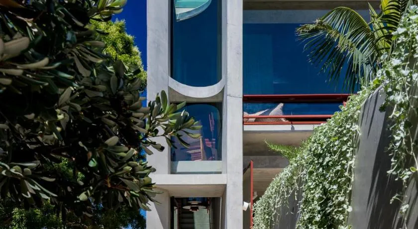 Camperdown- Luxury Architectural Apartment Escape - Image 1