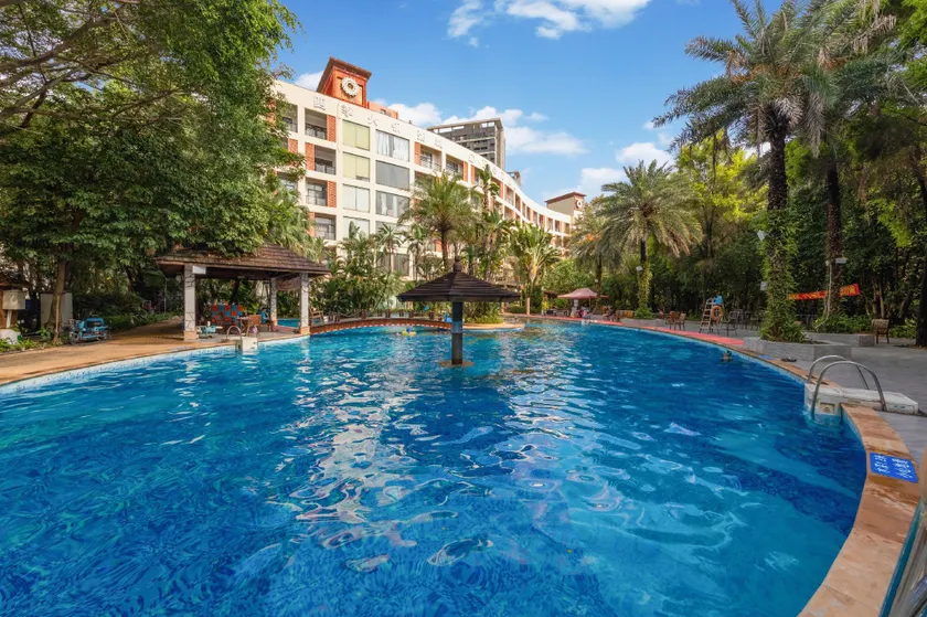Swan Land Hotel - Image 1