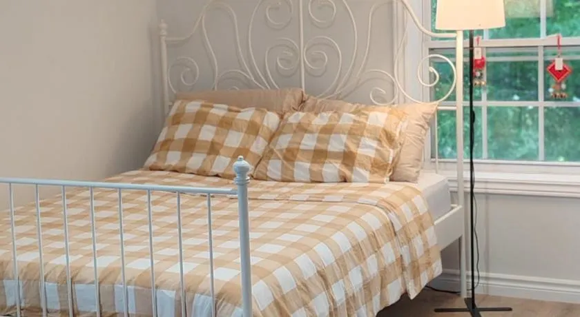 Bright Ensuite Room with 2 Queen Beds-3A - Image 1