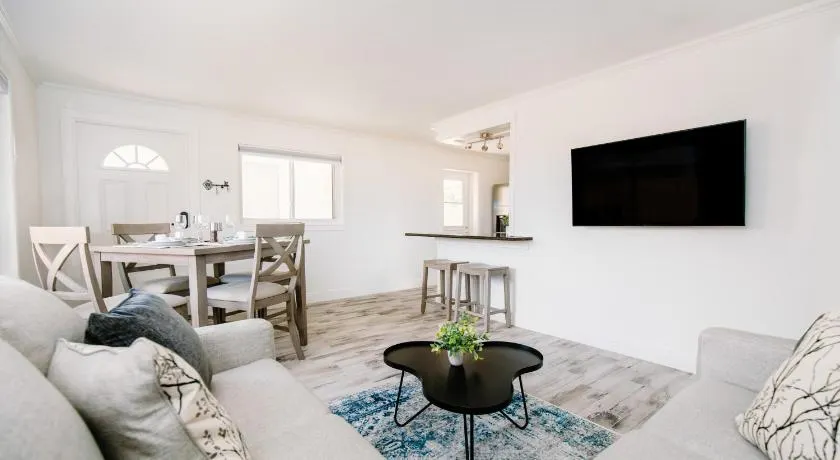 The Gem! Walk or Bike to the Beach, Quality & Comfort - Image 1