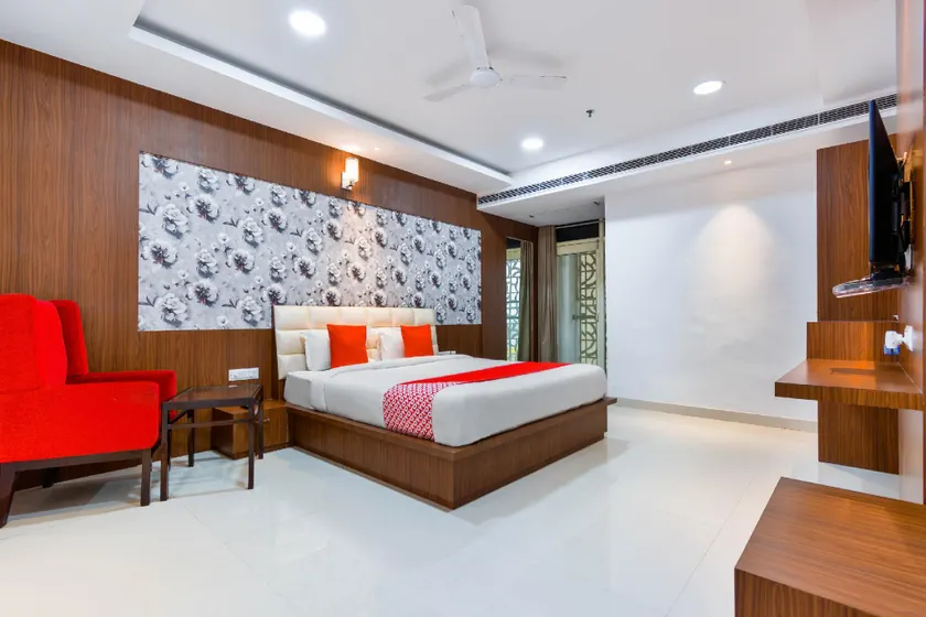 OYO 47498 Hotel Sky Inn - Image 1