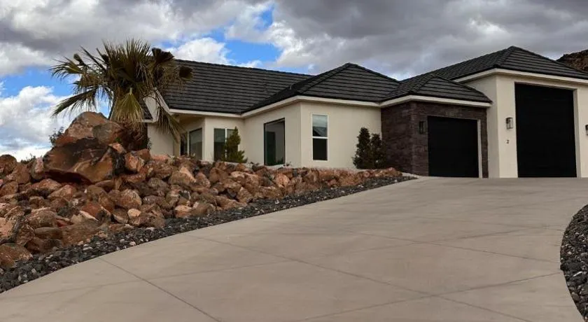 2BR Red Rock Retreat | Near Zion + Sand Hollow - Image 1