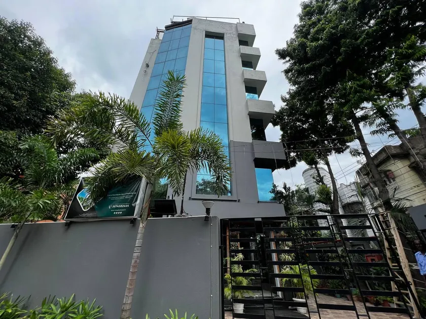 Hotel Mayfair Tower - Image 1