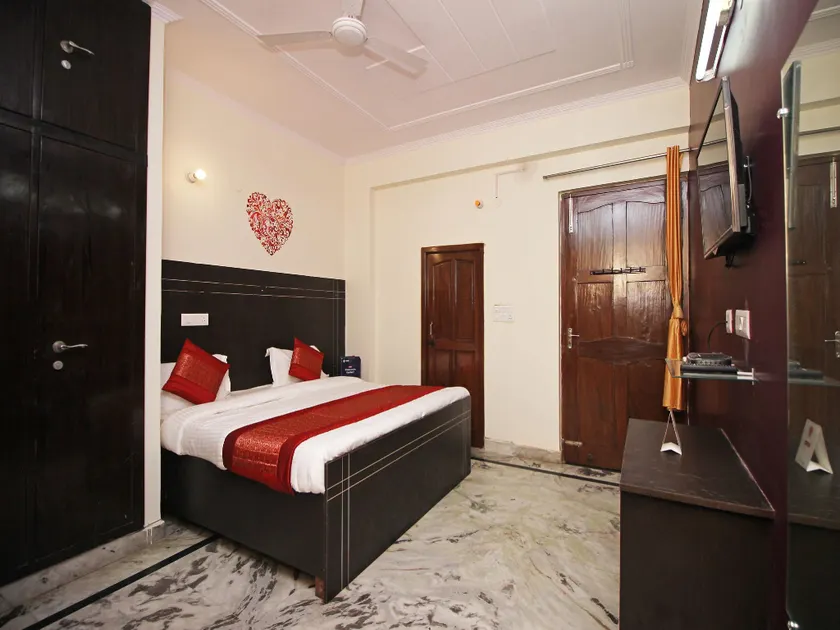OYO 9192 Hotel Raghav Residency - Image 1