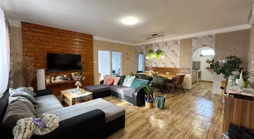 Apartmanhaz Balatonfenyves - Image 1