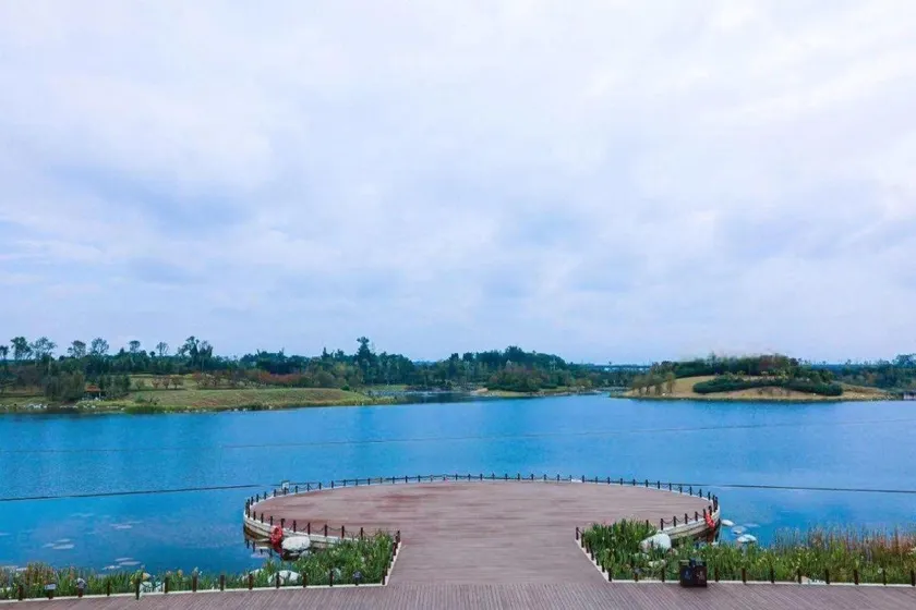 Interstate Honghu Hotel - Image 1