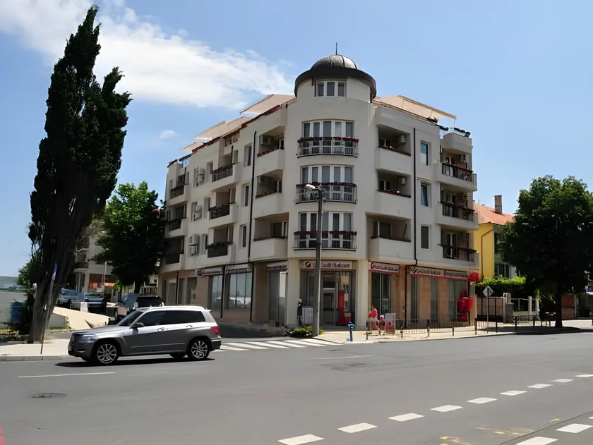 St. George Apartments - Image 1